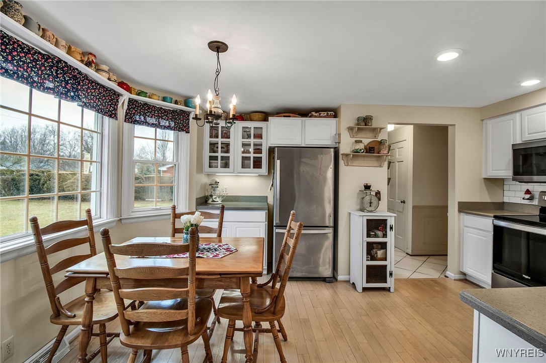 54 Surrey Amherst, NY 14221 - Photo 11 of 46 Kitchen
