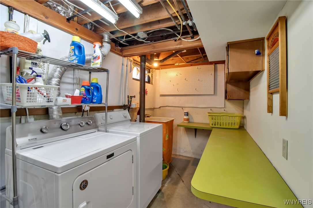 54 Surrey Amherst, NY 14221 - Photo 35 of 46 Washer and dryer included