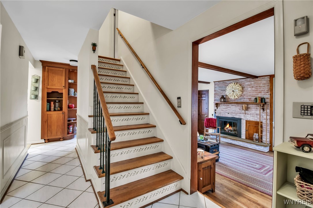 54 Surrey Amherst, NY 14221 - Photo 4 of 46 Tile Entryway