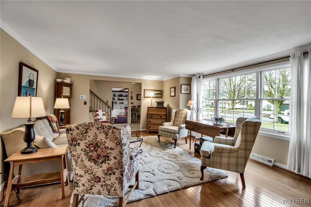 54 Surrey Amherst, NY 14221 - Photo 8 of 46 Living room