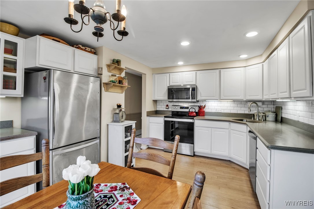 54 Surrey Amherst, NY 14221 - Photo 9 of 46 Grand kitchen