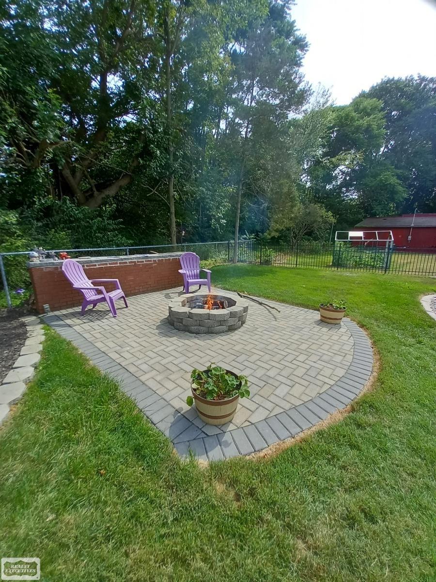 11174 Clinton River Road Sterling Heights, MI 48314 - Photo 30 of 35 50108268-29.JPG