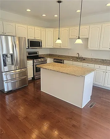 $2,795 | 523 East Vanderbilt Drive, Mars, PA 16046