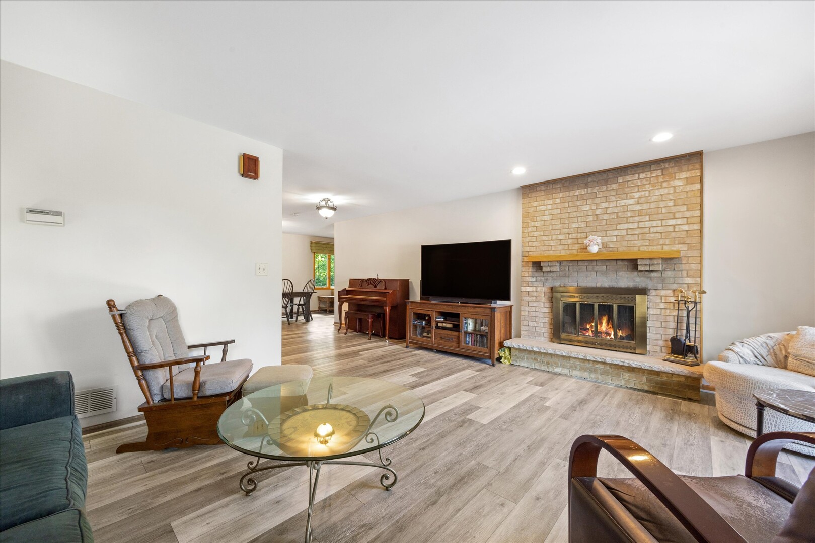 11131 Dineff Road Lemont, IL 60439 - Photo 6 of 37