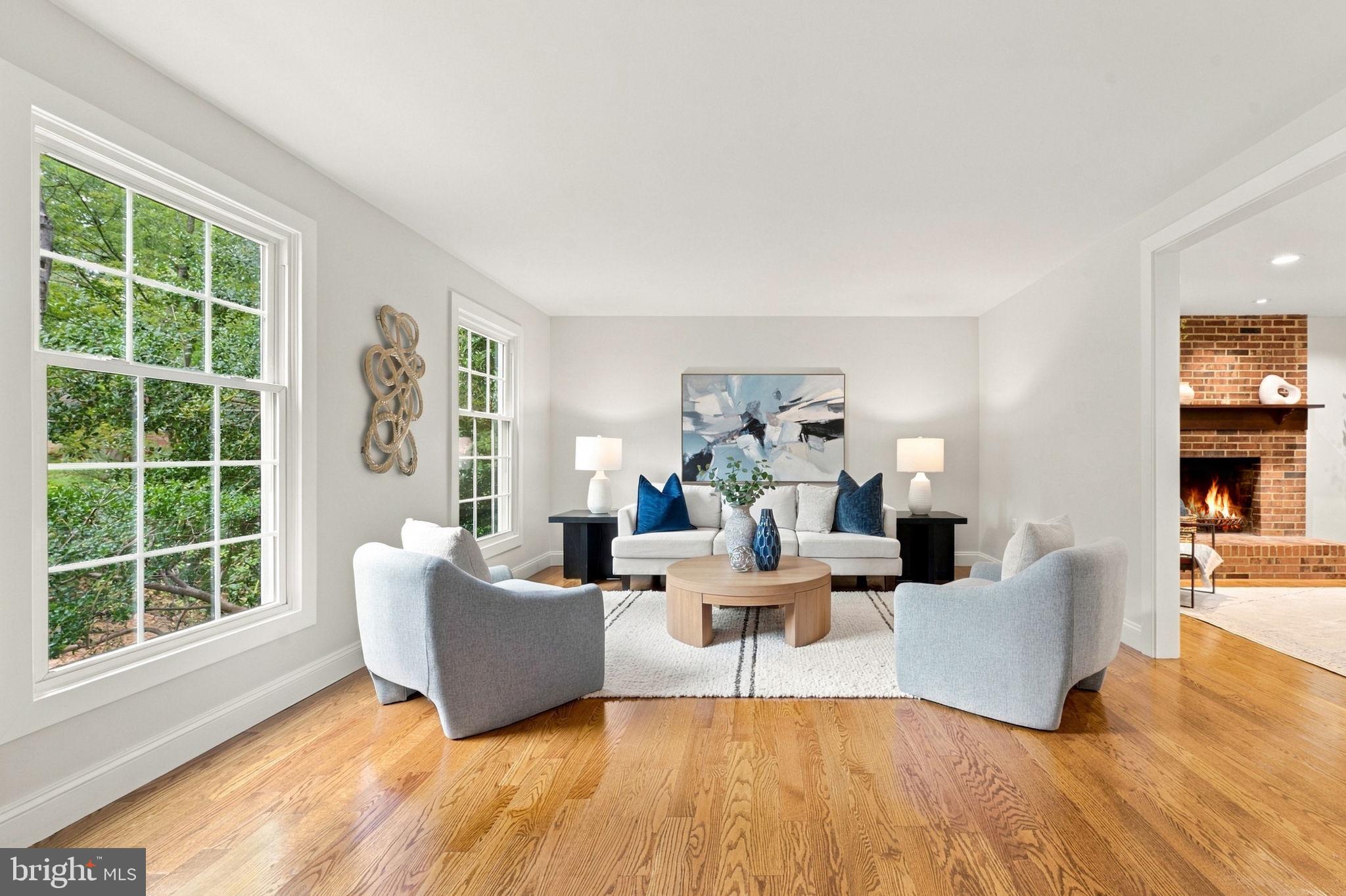 11231 Hunting Horn Lane Reston, VA 20191 - Photo 6 of 64 Living room