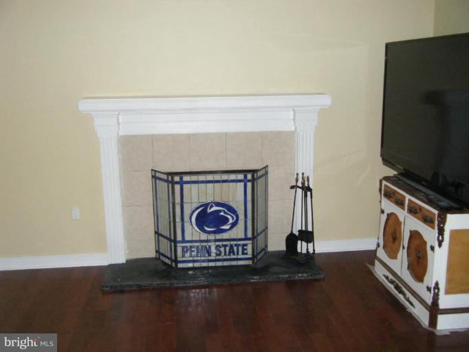 5981 Grand Banks Road Columbia, MD 21044 - Photo 20 of 27 Family room with fireplace