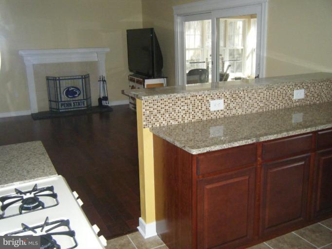 5981 Grand Banks Road Columbia, MD 21044 - Photo 22 of 27 Kitchen/Living Room