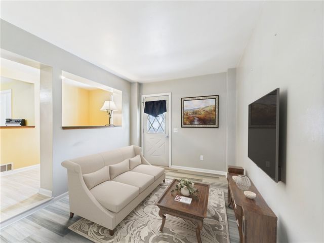 $441,000 | 85 Pilgrim Drive, Warwick, RI 02888