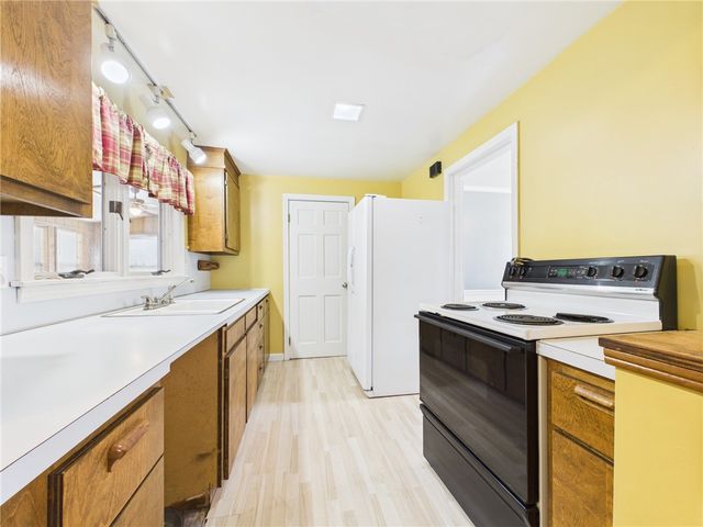 $441,000 | 85 Pilgrim Drive, Warwick, RI 02888