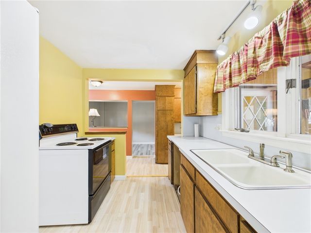 $441,000 | 85 Pilgrim Drive, Warwick, RI 02888