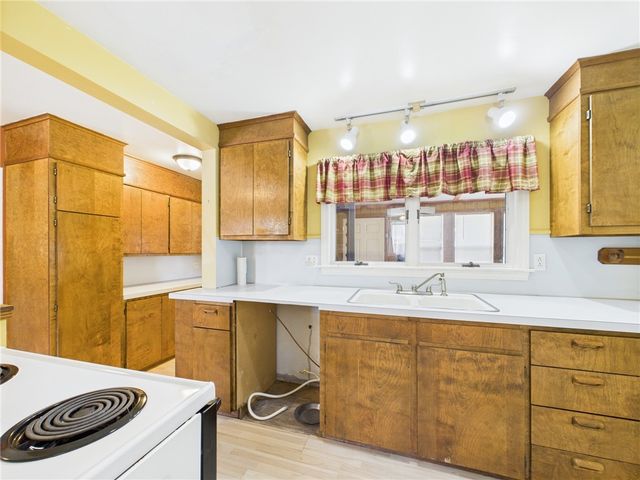 $441,000 | 85 Pilgrim Drive, Warwick, RI 02888