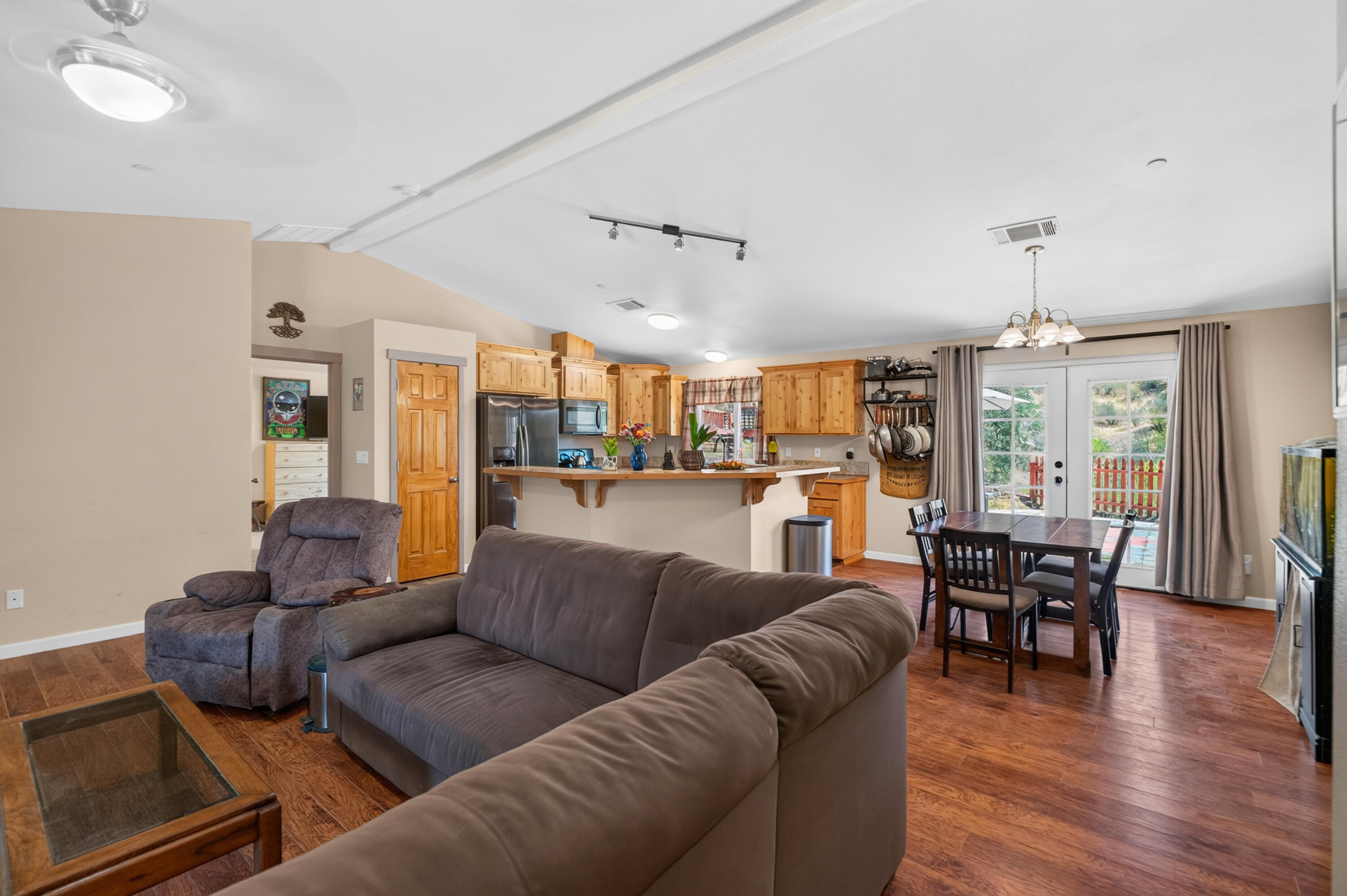 3463 Fiddlers Road Igo, CA 96047 - Photo 8 of 32 Living Room