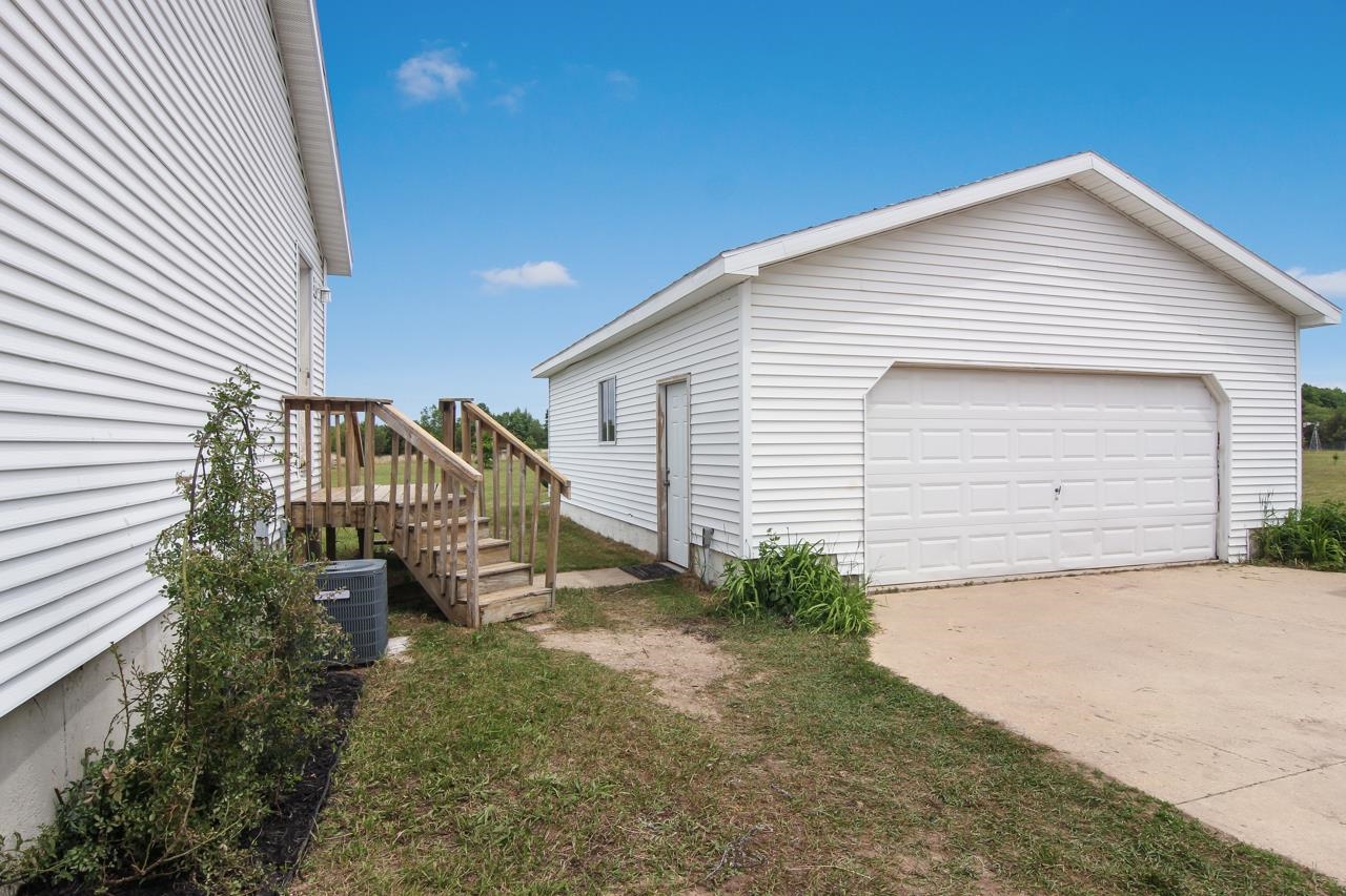 721 Phelps Road Northeast Kalkaska, MI 49646 - Photo 4 of 28 1901326-3.JPG