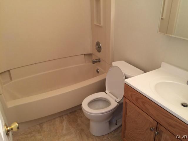 1620 Hidden Valley Road Allentown, PA 18103 - Photo 4 of 12 Gallery Image 4