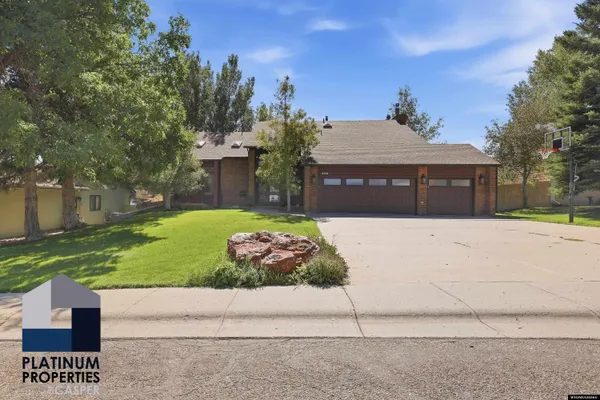 $800,000 | 4701 East 12th Street, Casper, WY 82609
