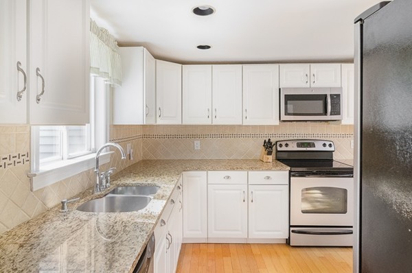 52 Greenacre Road Westwood, MA 02090 - Photo 7 of 29 Gallery Image 7