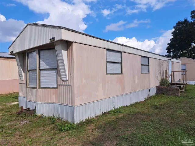 a view of a back yard of the house