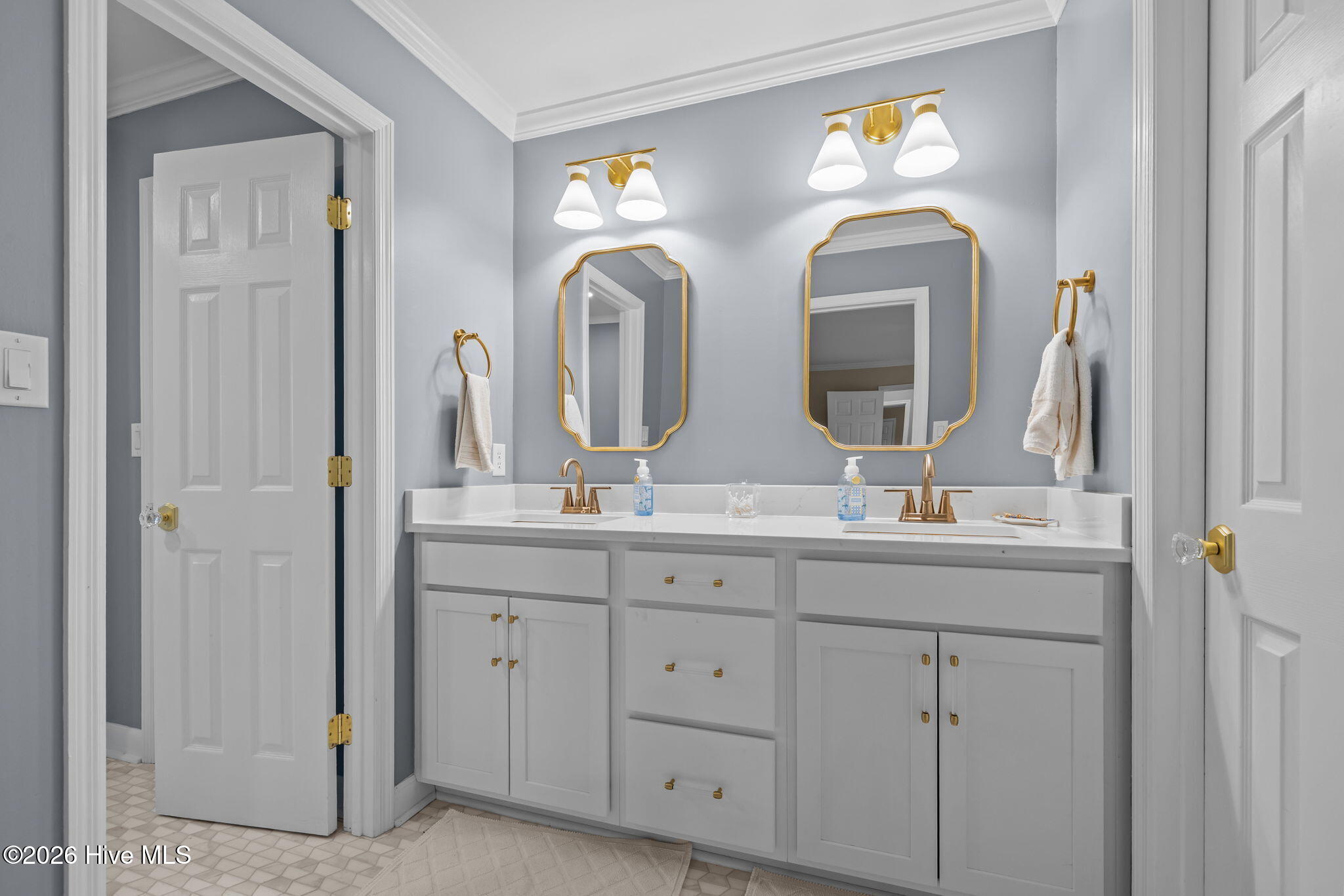 2707 East Fairway Road Morehead City, NC 28557 - Photo 24 of 59 Primary vanity area