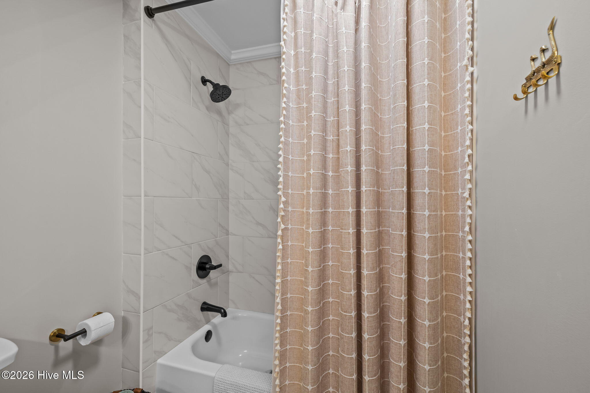 2707 East Fairway Road Morehead City, NC 28557 - Photo 30 of 59 Bedroom 2 Ensuite w/tub