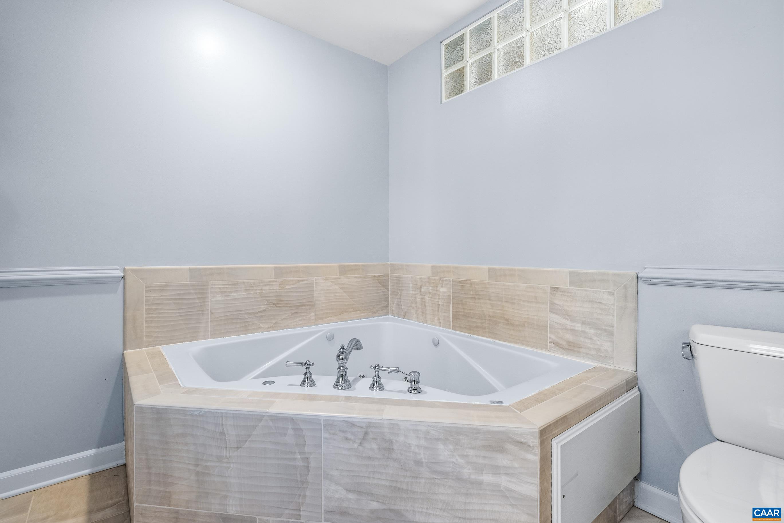 1284 Tilman Road Charlottesville, VA 22901 - Photo 23 of 36 a bathroom with a bathtub and toilet