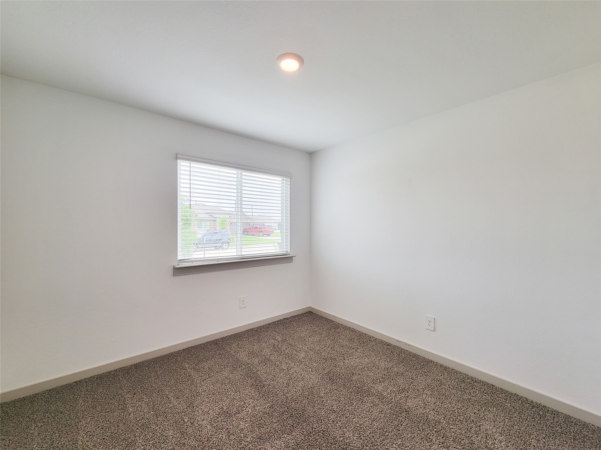 7722 Caldwell Crk Way Rosharon, TX 77583 - Photo 20 of 40 This is a small, bright room with neutral walls and carpeting, featuring a window with blinds that allows natural light to fill the space.