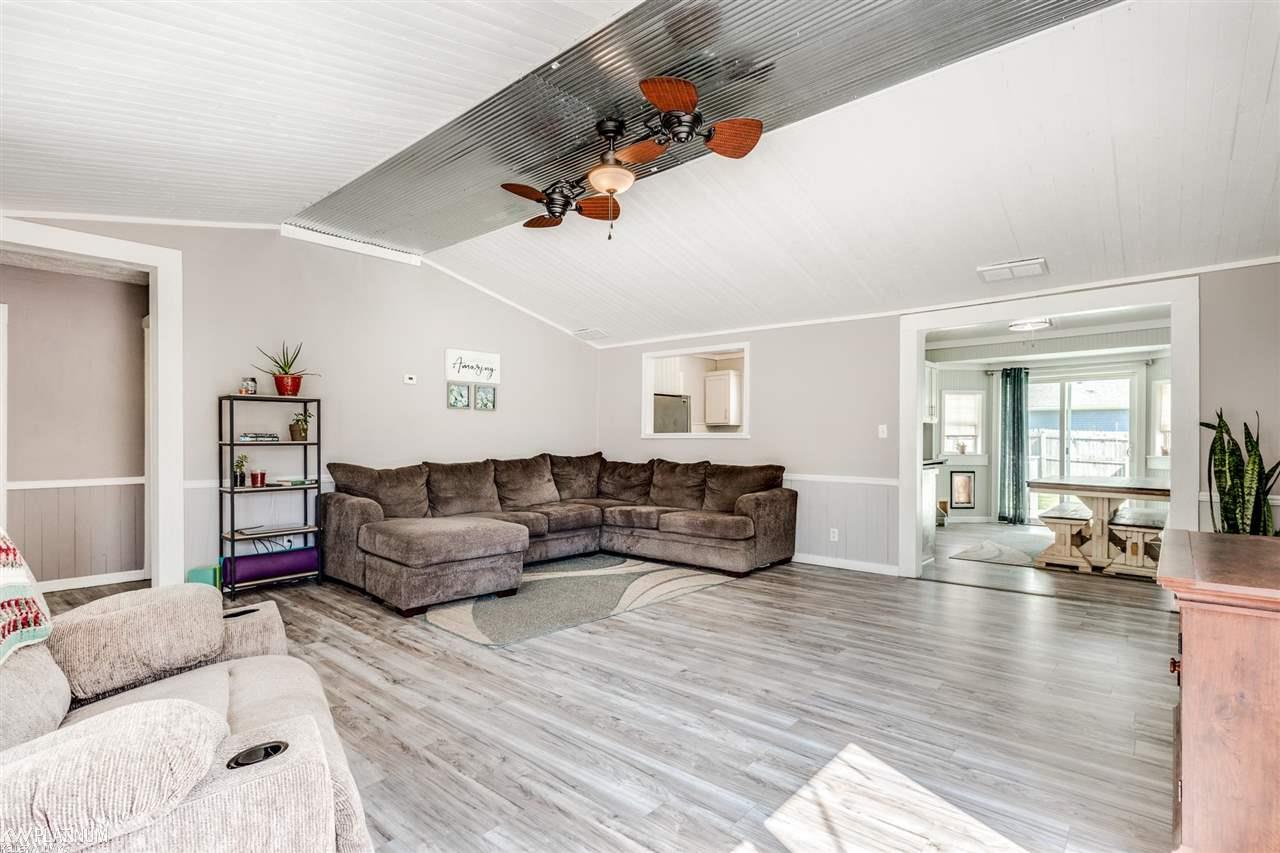 3808 Maple Road Fort Gratiot, MI 48059 - Photo 5 of 35 50074354-4.JPG