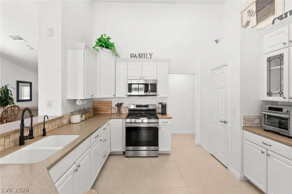 $540,000 | 305 Redondo Street, Henderson, NV 89014