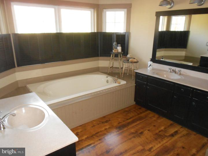 3 Oak Ridge Lane Sewell, NJ 08080 - Photo 14 of 23 Bathroom