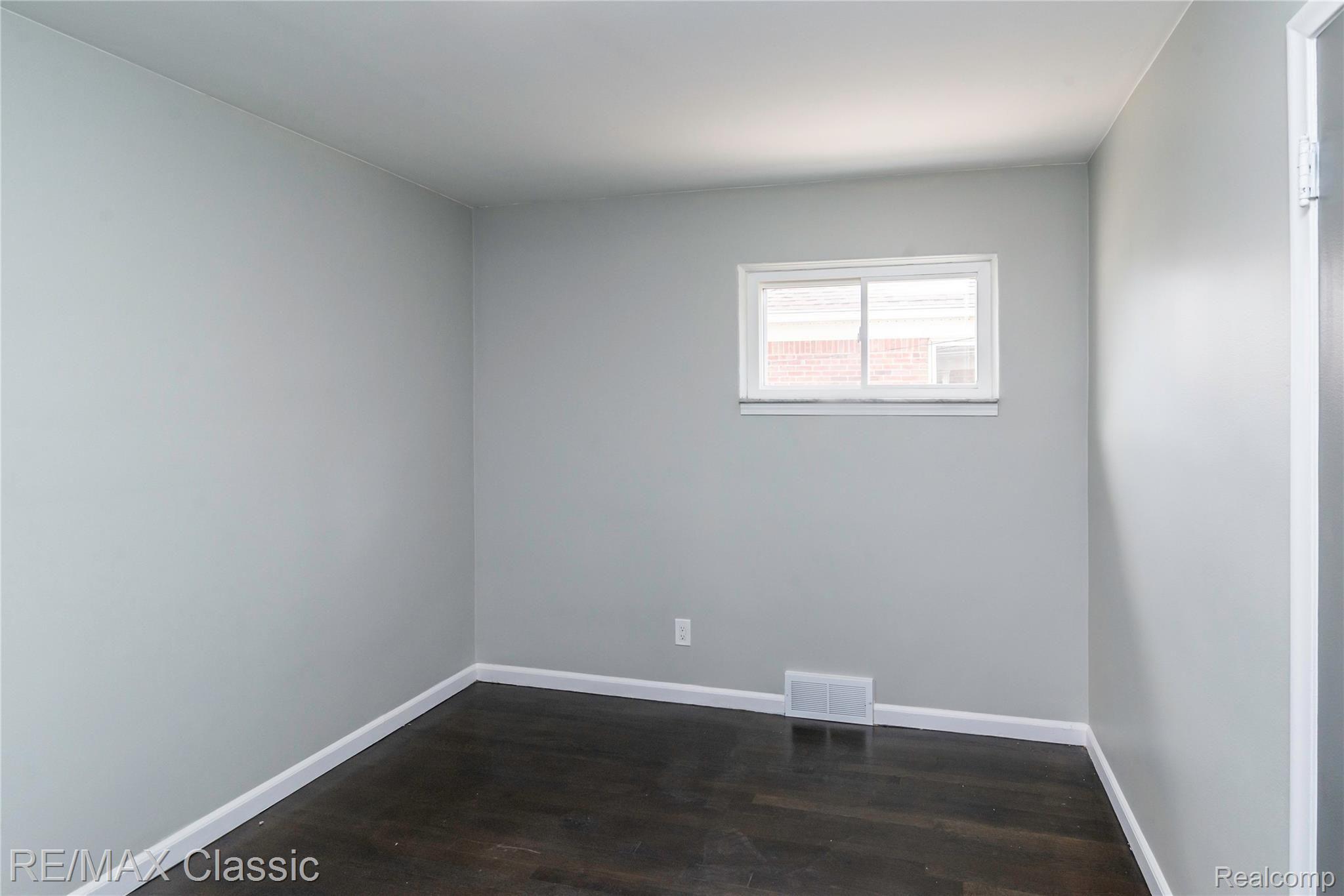 8937 Ruth Avenue Allen Park, MI 48101 - Photo 48 of 50 Ruth6433.jpg