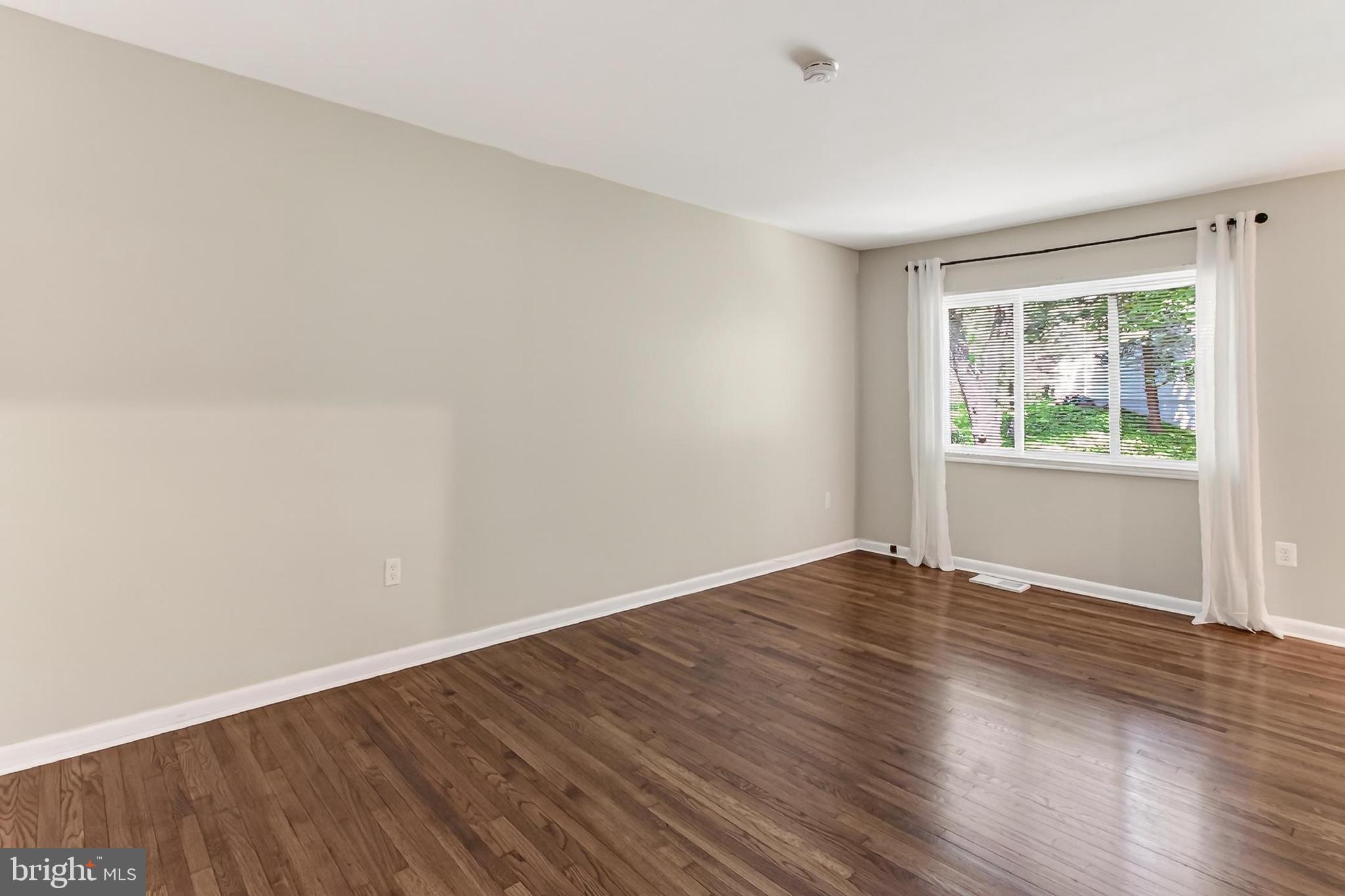 1498 Roundleaf Court Reston, VA 20190 - Photo 47 of 62 New Window Blinds and Treatments