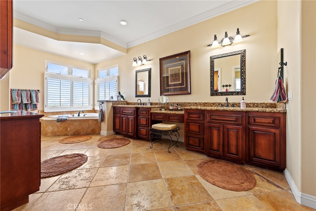 9609 Equestrian Drive Riverside, CA 92503 - Photo 17 of 41