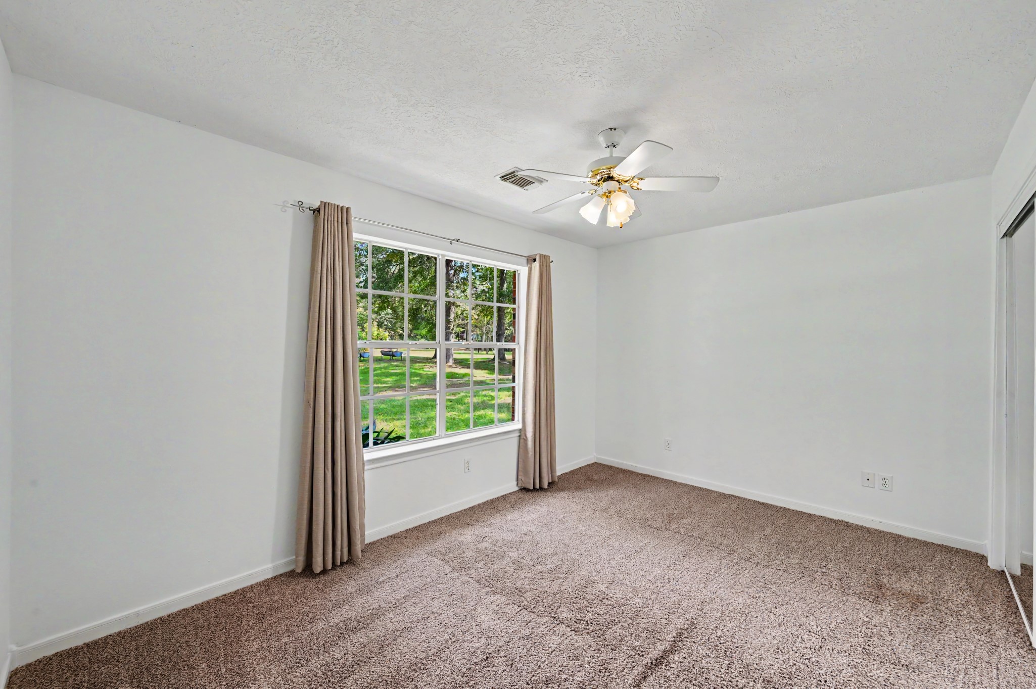 10690 Tanyard Road Willis, TX 77378 - Photo 23 of 43 Secondary Bedroom