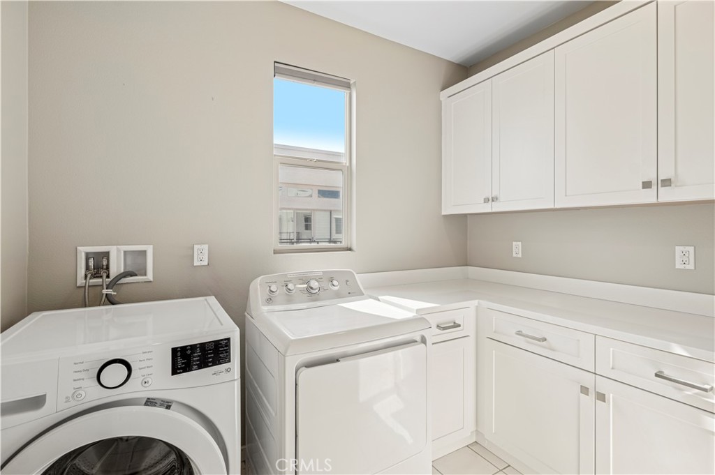 157 Terrapin Irvine, CA 92618 - Photo 17 of 19 a utility room with dryer and washer