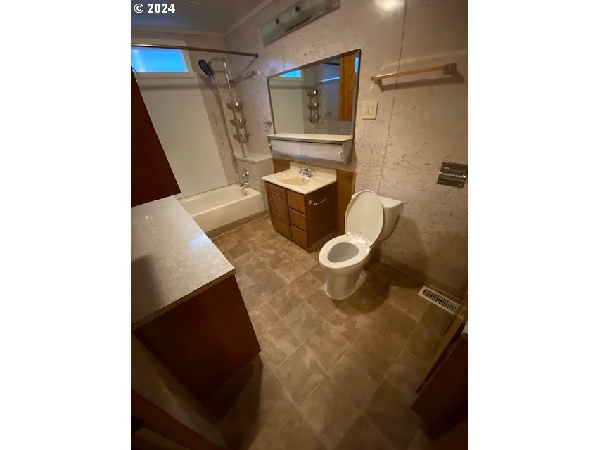 7535 Southeast Rural Street Portland, OR 97206 - Photo 9 of 19 Gallery Image 9