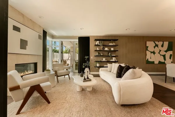 $1,999,999 | 447 North Doheny Drive, Unit 101, Beverly Hills, CA 90210