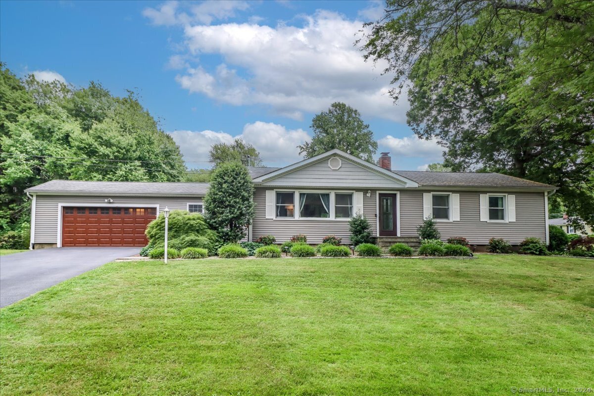 4 Sutton Place Trumbull, CT 06611 - Photo 1 of 1
