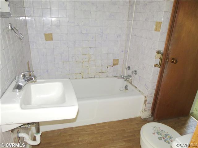 1814 Whitehead Road Richmond, VA 23225 - Photo 8 of 10 Bathroom