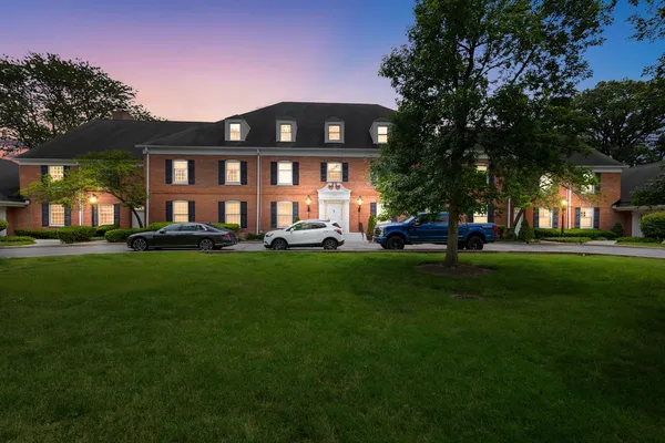 $299,900 | 7323 Heritage Court, Unit 1A, Frankfort, IL 60423