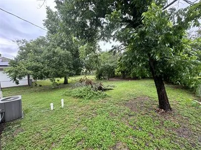 $1,400 | 415 North Doak Street, Taylor, TX 76574