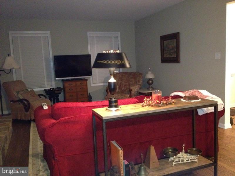 6028 Pilgrims Rest Road Broad Run, VA 20137 - Photo 11 of 29 Living Room