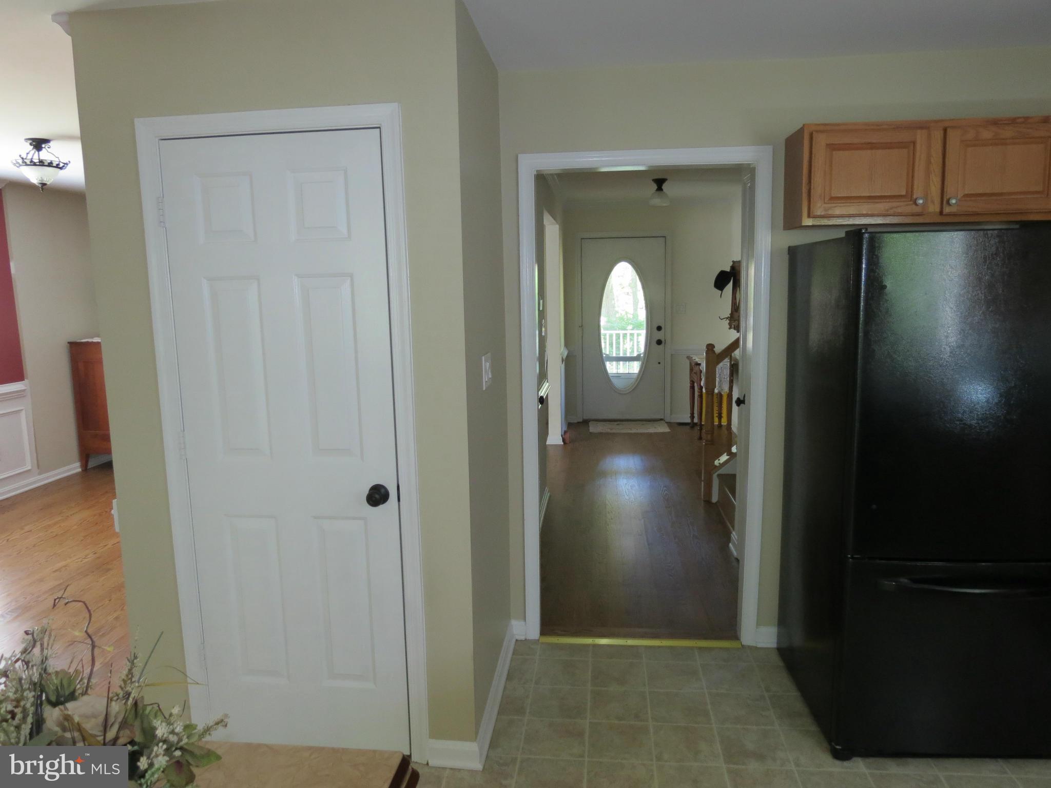 6028 Pilgrims Rest Road Broad Run, VA 20137 - Photo 21 of 29 breakfast area to front door-pantry