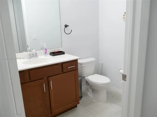 $4,500 | 5215 Golden Eagle Terrace, Davie, FL 33314