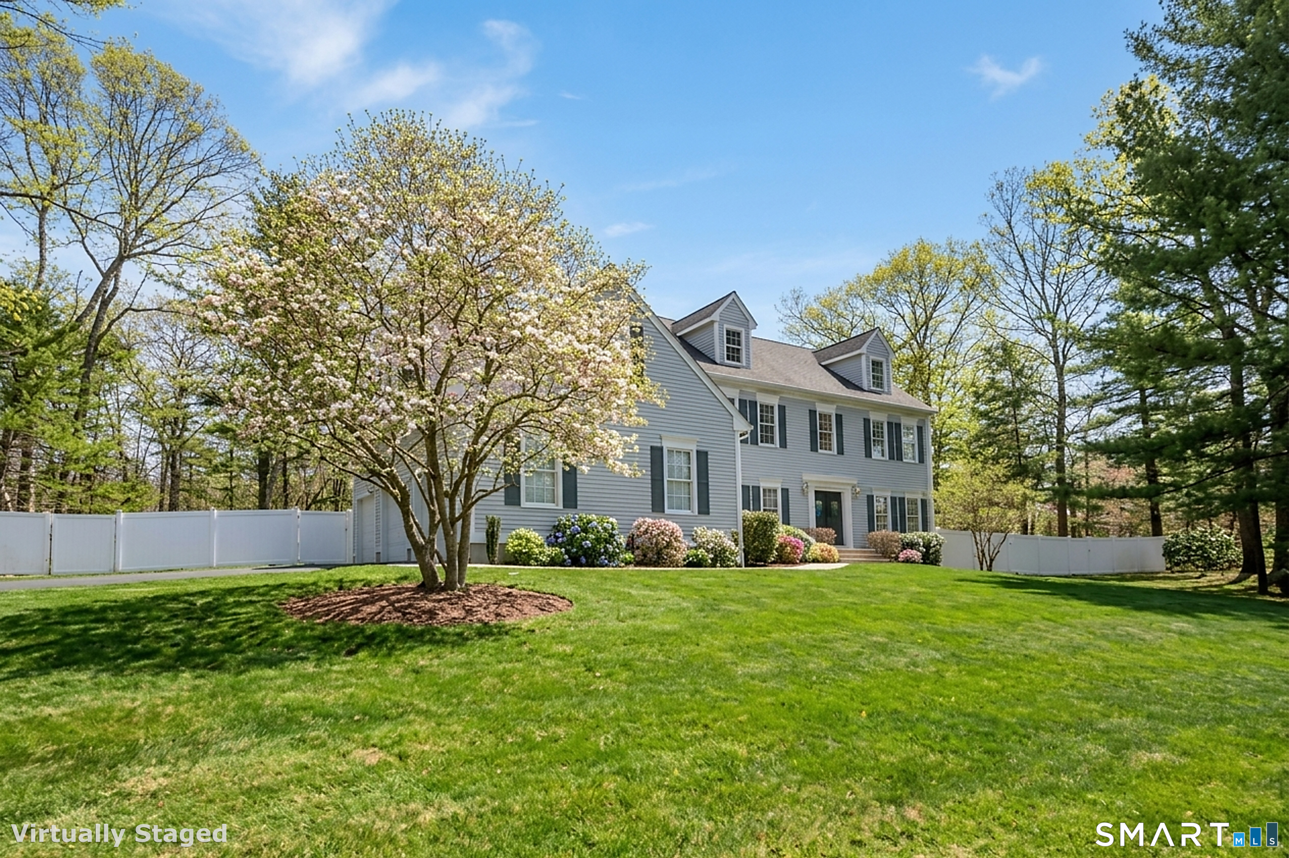 a view of house with a yard