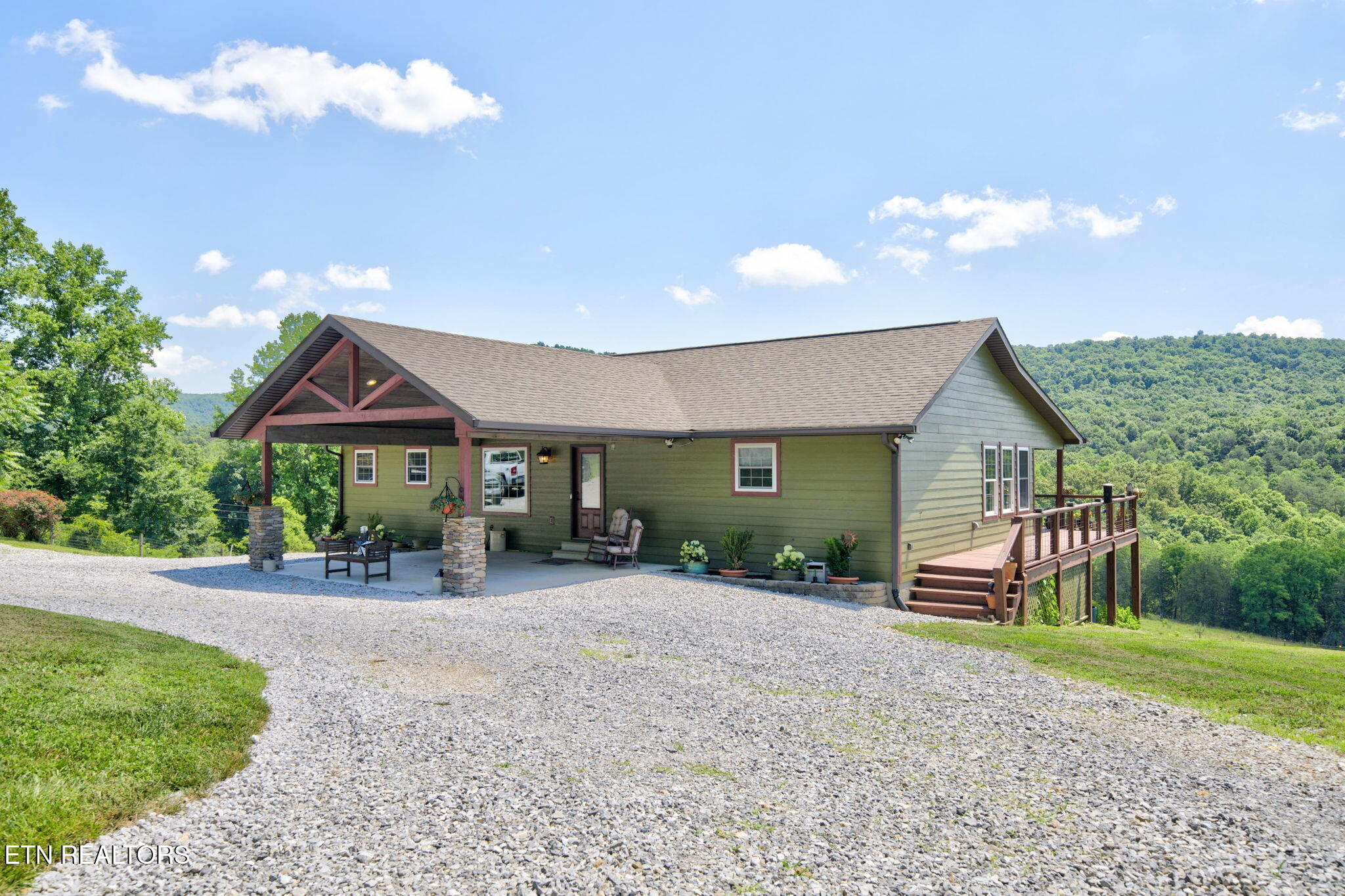 1252 Shellotte Loop Pall Mall, TN 38577 - Photo 4 of 60 3-web-or-mls-1252 Shellotte Loop_015_TNP