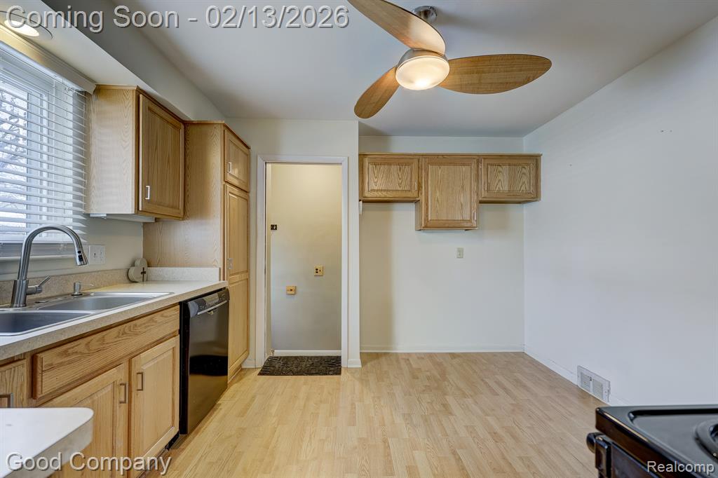2863 Columbia Road Berkley, MI 48072 - Photo 7 of 34
