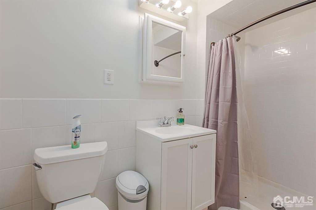41 Woodmere Road North Brunswick, NJ 08902 - Photo 27 of 33 Gallery Image 27