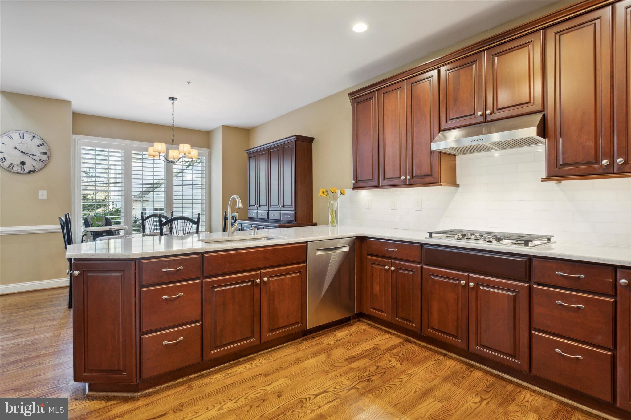 19 Ridgeview Road Newtown Square, PA 19073 - Photo 15 of 52 Newer quarts countertops & backsplash