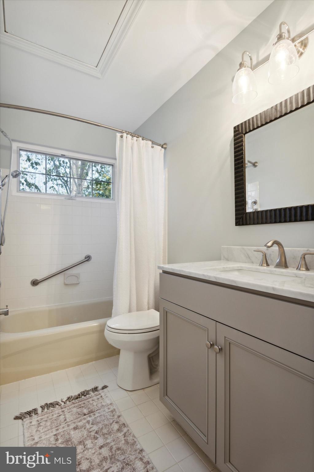 19 Ridgeview Road Newtown Square, PA 19073 - Photo 35 of 52 Hall bathroom with newer vanity