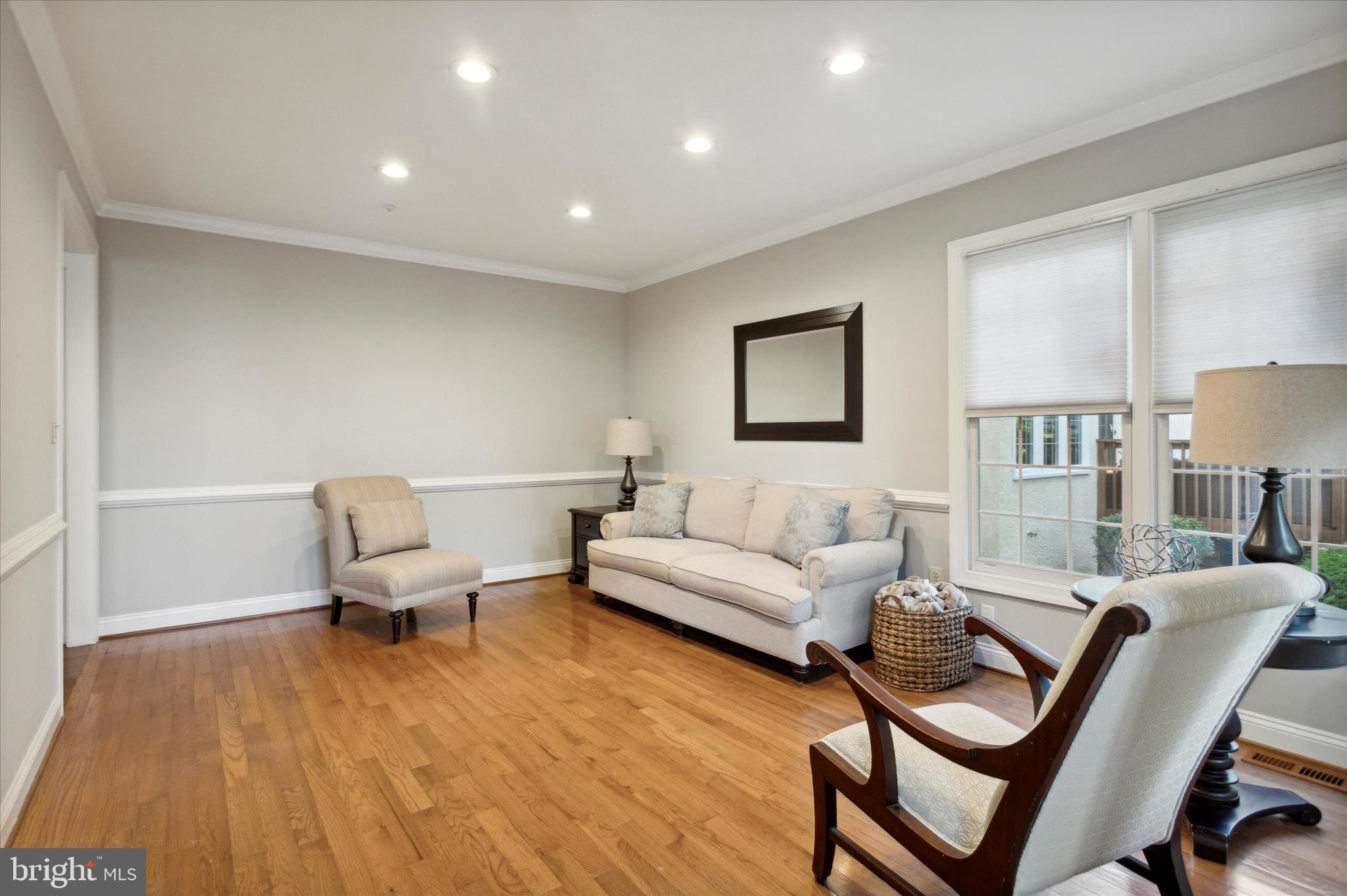 19 Ridgeview Road Newtown Square, PA 19073 - Photo 7 of 52 Note the crown moldings & chair rail