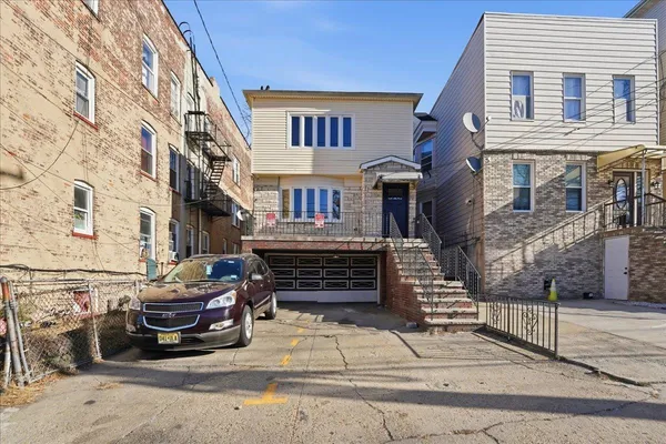 $2,800 | 212 Seaview Avenue, Unit 2, Jersey City, NJ 07305